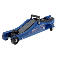 Домкрат гидравлический подкатной в пластиковом кейсе, 2 т, Low Profile, 80-380 мм Stels Домкрат гидравлический подкатной в пластиковом кейсе, 2 т, Low Profile, 80-380 мм Stels