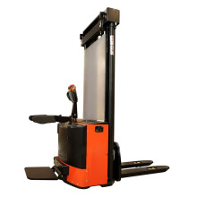 Самоходный электрический штабелер RAKUDA BPLW 1600 46 с платформой для оператора Самоходный электрический штабелер RAKUDA BPLW 1600 46 с платформой для оператора