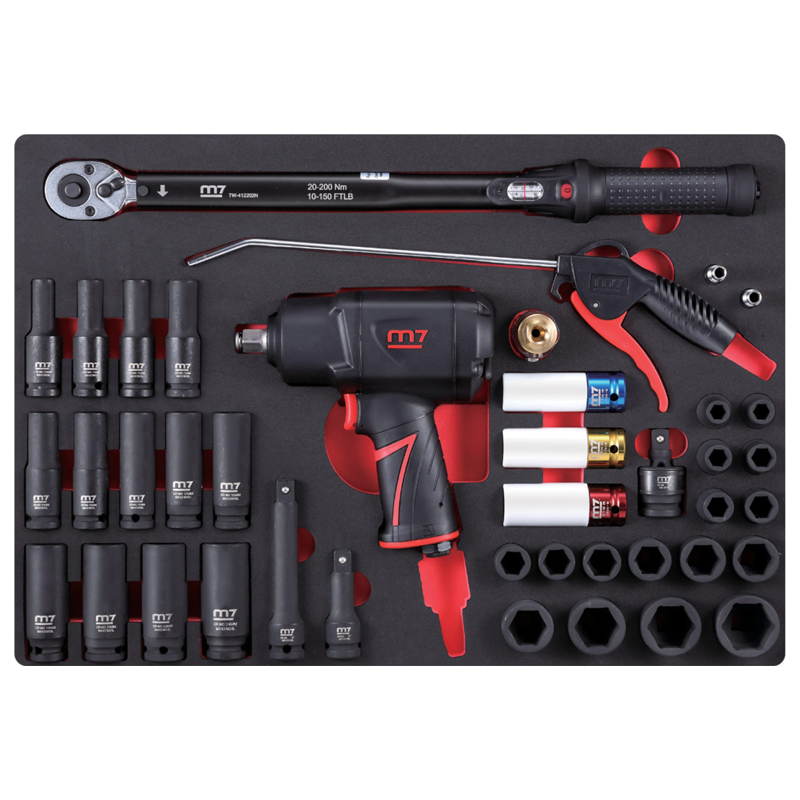 Набор пневмоинструмента MIGHTY SEVEN 1/2 с принадлежностями, кейс, 41 предмет (в комплекте часы) Набор пневмоинструмента MIGHTY SEVEN 1/2 с принадлежностями, кейс, 41 предмет (в комплекте часы)